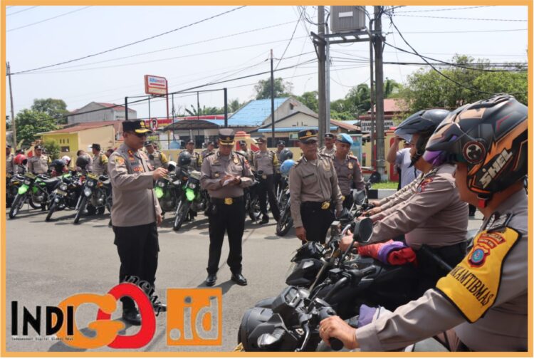 Wakapolresta Deliserdang, AKBP. Agus saat cek kendaraan dinas personil, Senin (7/8).