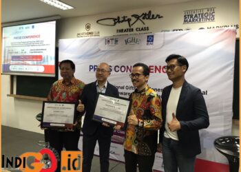 Paul KingSen, Project Director Peraga Chaoyu bersama Sutjiadi Lukas selaku Ketua Umum Asosiasi Mainan Indonesia (AMI) dan Soegiharto Santoso Ketua Umum Asosiasi Pengusaha Teknologi Informasi dan Komunikasi Nasional (APTIKNAS) serta Hermawan Kartajaya selaku Chairman MarkPlus, Inc, Jumat (12/8).