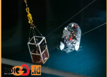 KRI Spica- 934 saat evakuasi pelaut Korsel, Senin (14/8).