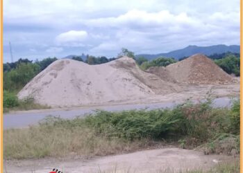 Timbunan Sedimen Pasir yang diduga dari tambang illegal dari Kabupaten Tapanuli Utara, Senin (14/8).