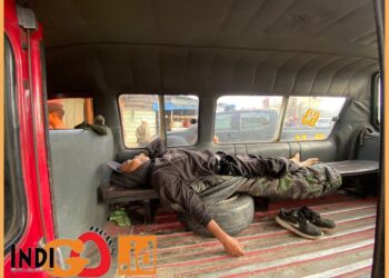 Kondisi Jefri Siregar saat ditemukan tewas dalam angkot di Sidikalang, Selasa (15/8).