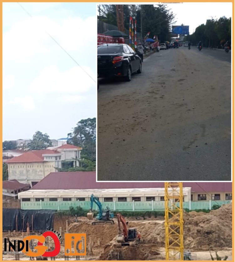 Kondisi alat berat yang akan menimbulkan kebisingan dan situasi jalan Merdeka yang dipadati tanah sehingga saat panas akan menyebabkan volusi debu dan hujan akan menjadi lautan lumpur, Rabu (16/8).