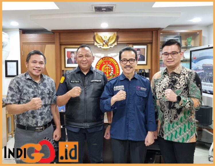 Kapuspen Kejagung RI, Ketut Sumedana bersama Ketua Umum Serikat Pers Republik Indonesia Hence Mandagi, Pimred Biskom & Ketua Dewan Pengarah LSP Pers Indonesia Soegiharto Santoso, pengacara Vincent Suriadinata dan wartawan Guetilang.com Juanda, Rabu (16/8).