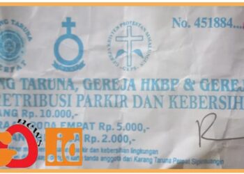 Karcis parkir yang dipaksakan ke warga, Sabtu (19/8).
