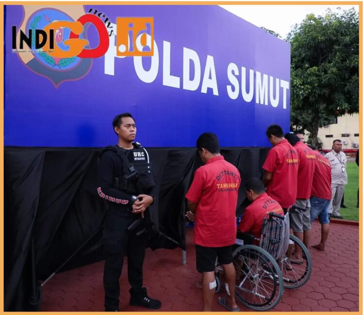 5 tersangka perampok spesialis ATM Bank antar Provinsi saat dibekuk Polda Sumut, Rabu (23/8).