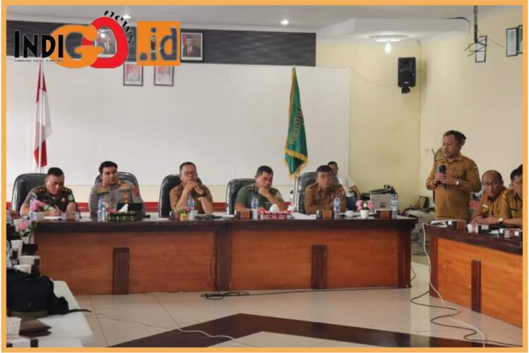 Bupati, Poltak Sitorus saat membuka rapat Forkopimda Toba, Senin (28/8).