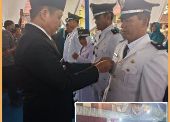 Kades Margomulyo, H. Barnu saat dilantik dan saat melakukan syukuran, Senin (31/7).