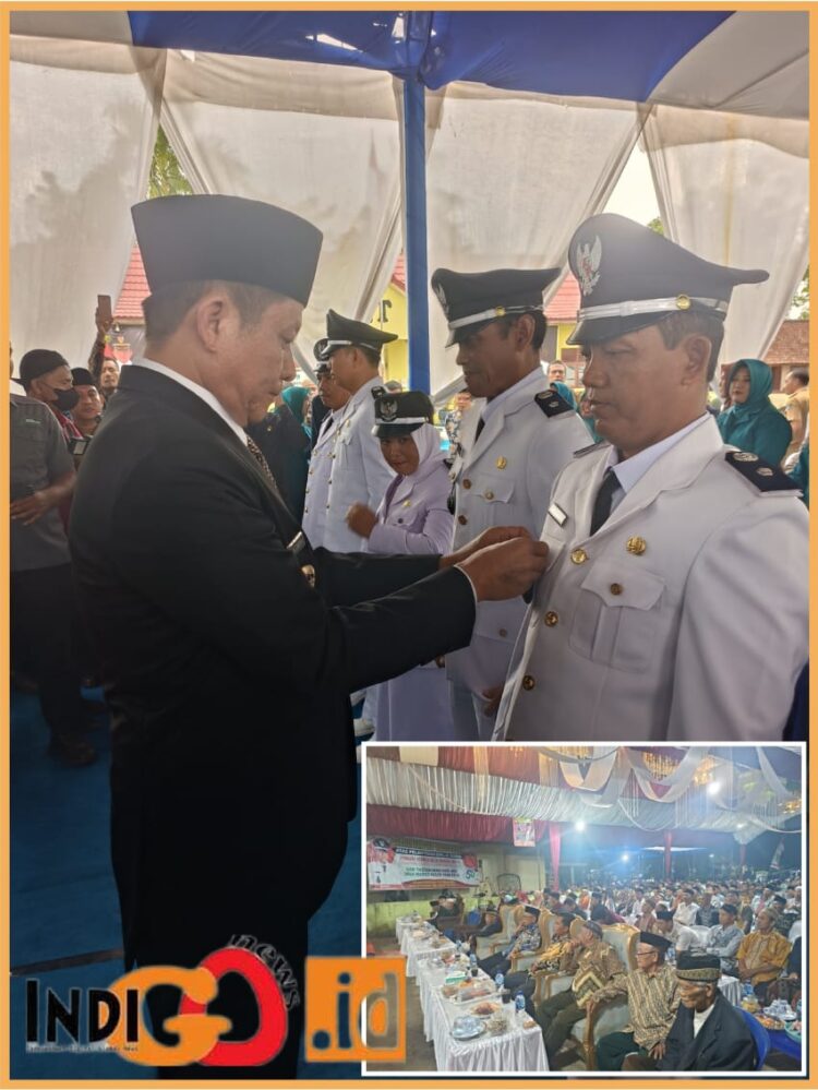 Kades Margomulyo, H. Barnu saat dilantik dan saat melakukan syukuran, Senin (31/7).