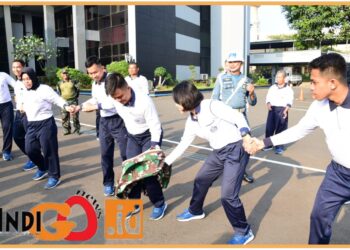 Personel Pushidrosal saat giat lomba 17- an, Selasa (8/8).