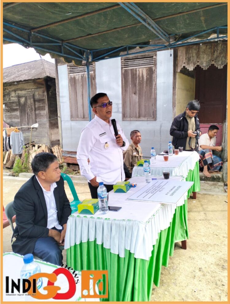 Wakil Bupati Tapanuli Selatan, Rasyid Assaf Dongoran MSi saat acara penyerahan pupuk dan bibit kopi, Rabu (9/8).