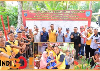 Kapplres Labuhanbatu, AKBP. James saat kunjungi Posko kampung bebas narkoba dan saat bagikan sembako, Sabtu (12/8).