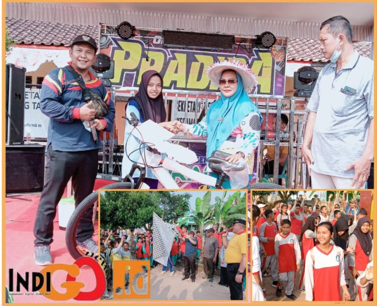 Penyerahan hadiah utama dan berbagai macam lomba di HUT RI di Kecamatan Belitang III, Rabu (16/8).