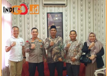 Kapolresta Deliserdang, Kombes. Pol. Irsan Sinuhaji SIK, MH didampingi Kasat Intel Polresta Deli Sllserdang Kompol. Syahrial Efendi Siregar SH, MAP saat menerima kunjungan Bawaslu Deliserdang yang baru, Selasa (29/8).