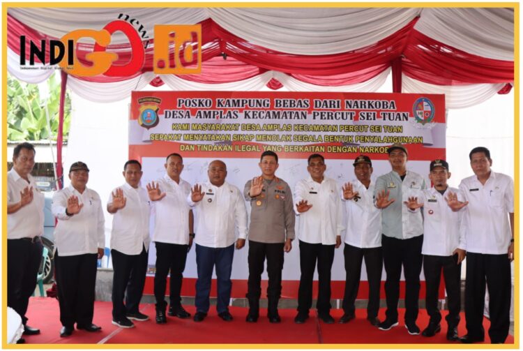 Jajaran Polrestabes Medan saat resmikan kampung narkoba, Kamis (31/8).