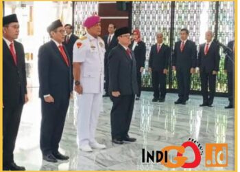 Menteri ESDM, Arifin Tasrif saat lantik Inspektur Jenderal (Irjen) Kementerian ESDM, Letjen. TNI.(Mar) (Purn) Bambang Suswantono sebagai Pelaksana Tugas Sementara (Plt) Dirjen Minerba, Jumat (1/9).