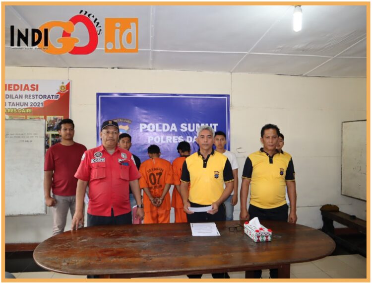 Kedua tersangka saat diamankan si Mapolres Dairi, Sabtu (2/9)?