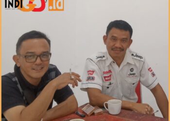 Djonggi Napitupulu bersama reporter Indigonews, Senin (3/9).