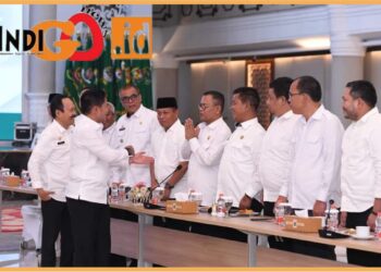 Bupati Toba Ir. Poltak Sitorus dan Bupati Humbang Hasundutan Dosmar Banjarnahor SE saat hadiri rakor bersama Pj. Gubsu, Rabu (6/9).