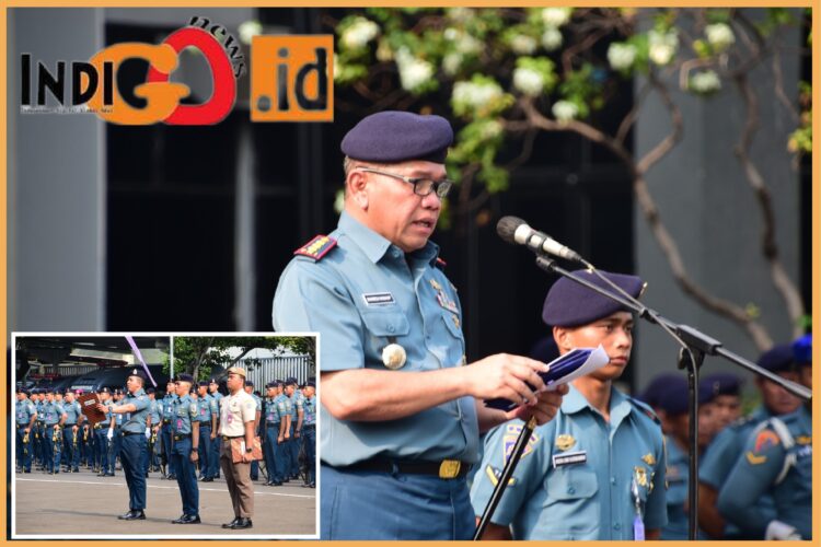 Dansatbinlat Pushidrosal, Kolonel Laut (P) Marwidji Harahap saat pimpin upacara 17- an yanv dihadiri para Kasatker, Perwira, Bintara, Tamtama dan PNS Pushidrosal, Senin (18/9).