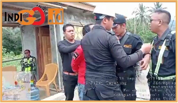 Security PT. Nusantara Hidrotama dan PT. Hsrazaki Ananta halangi aktivis dan masyarakat, Jumat (22/9).