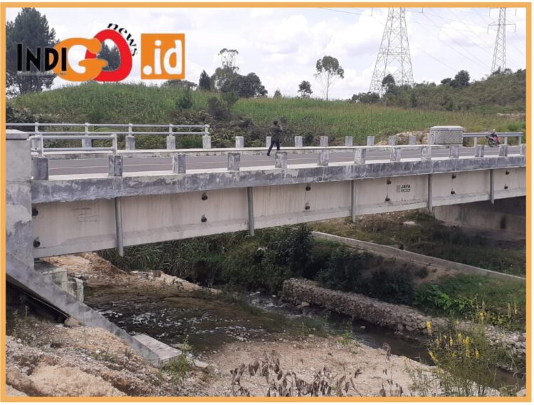 Kondisi jembatan Aek Simokmok yang besi tralisnya hilang, Rabu (6/9).