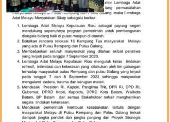 LAM Kepri saat membacakan maklumat, Sabtu (9/9).