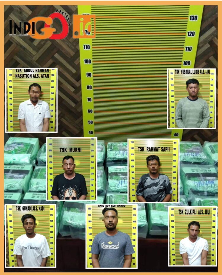 23kg sabu dan 7 tersangka saat diamankan di Mapolda Sumut, Senin (11/9).