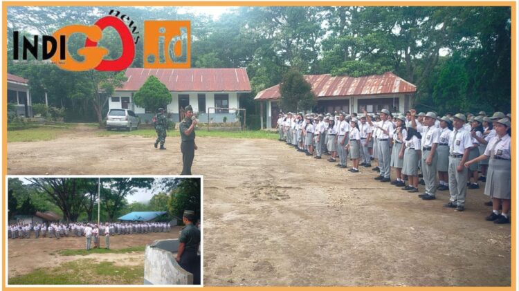 Danramil05 Tanah Pinem, Letda Inf Jasaut Simaibang saat irup pada upacara pengibaran bendera merah putih di SMA Negeri 1 Tanah Pinem, Senin (118/9).