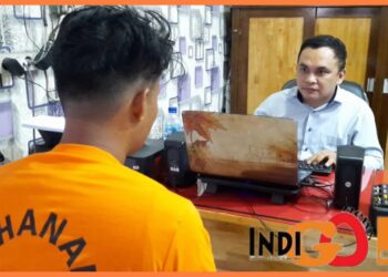 Tersangka AP saat diamankan di Mapolres Binjai, Sabtu (30/9).