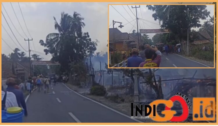 Ratusan warga saat usir mobil Damkar Pemkab Taput, Minggu (8/10).