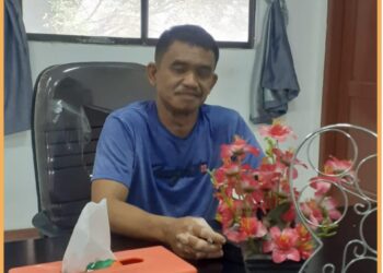 Direktur Eksekutif IP2 Baja Nusantara, Djonggi Napitupulu saat memberikan penjelasan dan keterangan, Senin (16/10). 