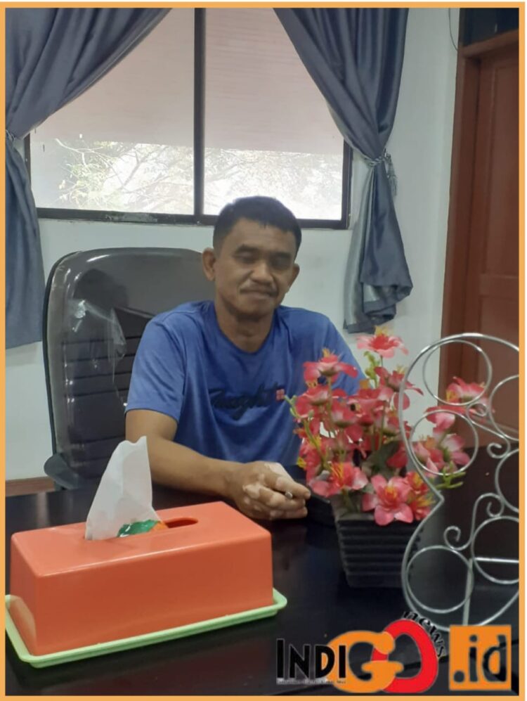 Direktur Eksekutif IP2 Baja Nusantara, Djonggi Napitupulu saat memberikan penjelasan dan keterangan, Senin (16/10).