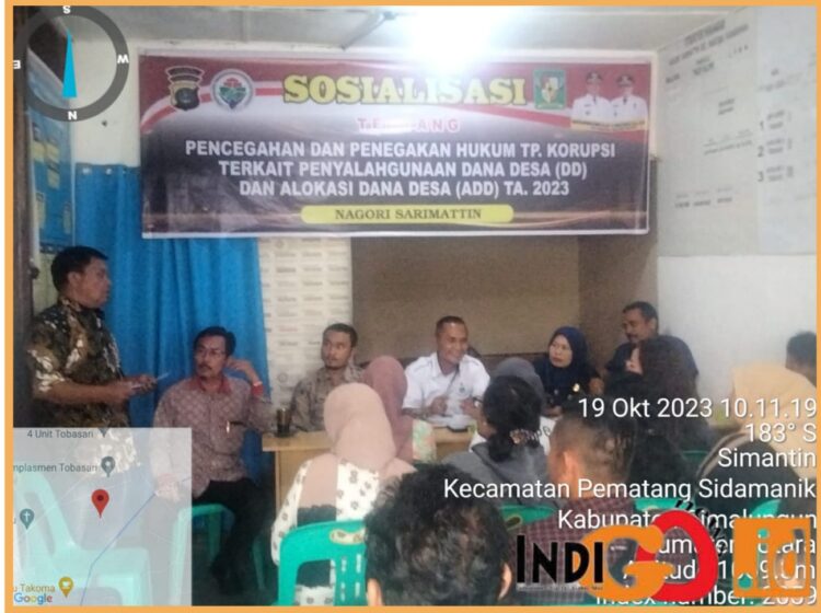 Saat sosialisasi pencegahan korupsi oleh 3 orang anggota Polres Simalungun di Nagori Bandar Manik dan Sarimantin yang disatukan, Kamis (19/10).