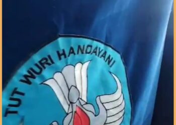 Pataka seharga Rp. 2.500.000 yang dipaksakan kepada Kepsek, Minggu (29/10).