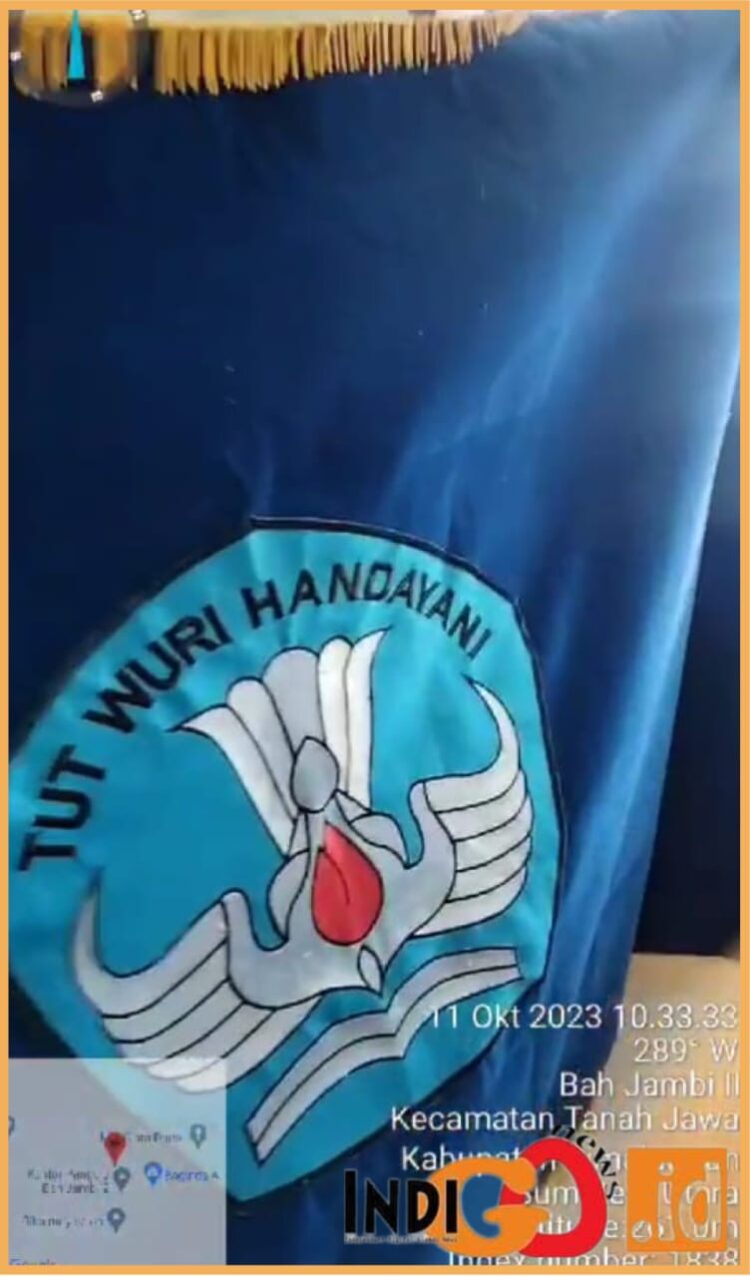 Pataka seharga Rp. 2.500.000 yang dipaksakan kepada Kepsek, Minggu (29/10).