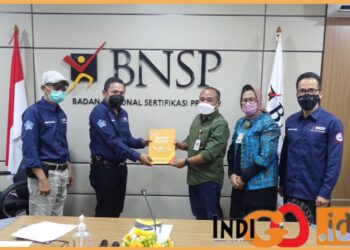 Ketua Umum SPRI/ Keta LSP Pers Indonesia bersama BNSP Indonesia, Jumat (6/10).