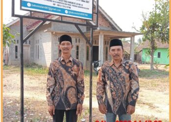 Pembina Yayasan Budi Bhakti Babussalam, Saidin didampingi Suparman salah seorang pengurus Yayasan, Jumat (3/11)?