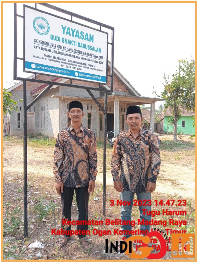 Pembina Yayasan Budi Bhakti Babussalam, Saidin didampingi Suparman salah seorang pengurus Yayasan, Jumat (3/11)?