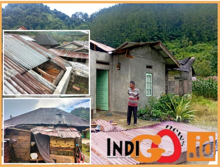 Kondisi rumah yang rusak akibat hujan disertai angin puting beliung, Mingu (5/11).
