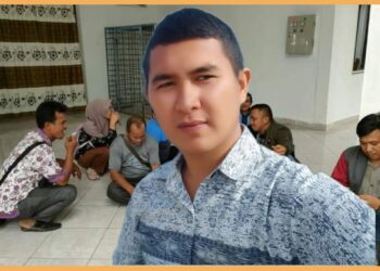 Pangulu Sigodang Barat, Sabran Purba bersama 9 Perangkat Nagori saat dikantor Dinas PMPN Simalungun, Senin (6/11).