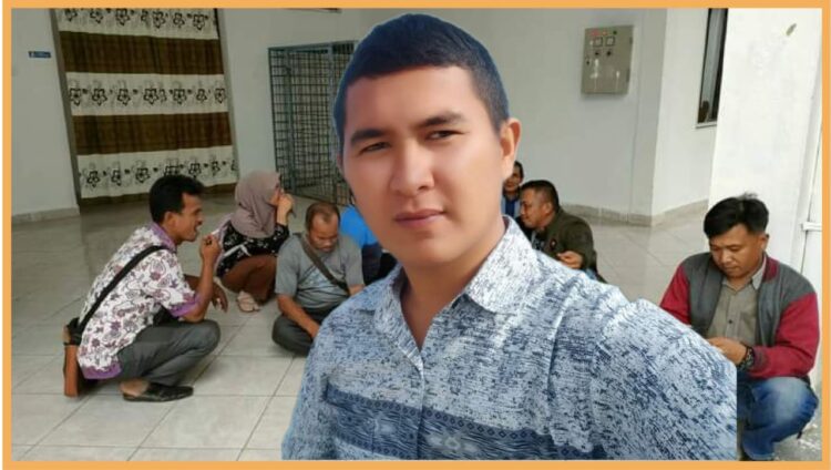 Pangulu Sigodang Barat, Sabran Purba bersama 9 Perangkat Nagori saat dikantor Dinas PMPN Simalungun, Senin (6/11).