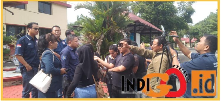 H Mandagi, Ketua LSI dan Ketum SPRI saat di Polda Sumut, Kamis (23/11).