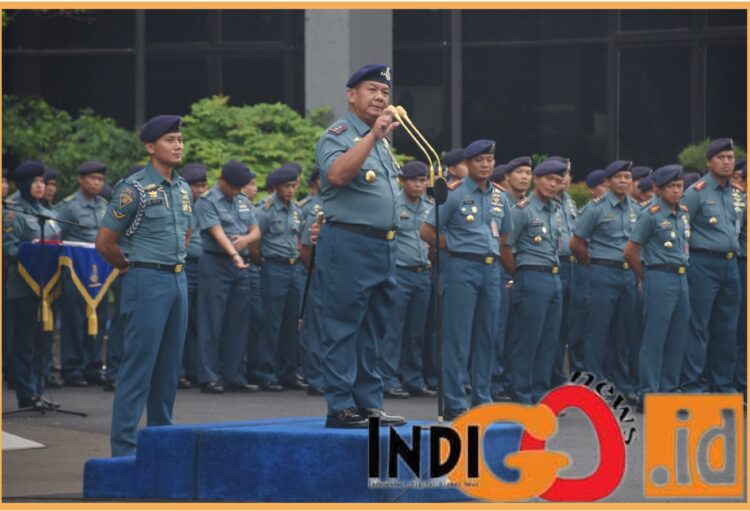 Danpushidrosal, Laksamana Muda TNI Budi Purwanto saat pimpin apel khusus yang diikuti oleh seluruh personel jajaran Pushidrosal di Mako Pushidrosal, Jakarta Utara, Senin (4/12).