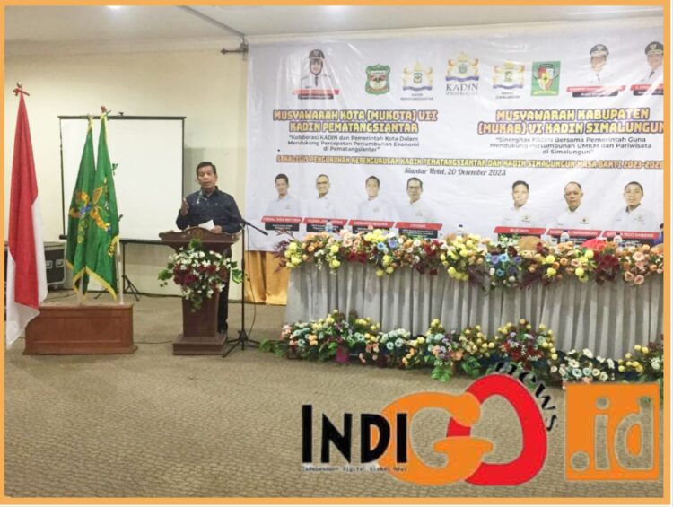 Bupati Simalungun, Radiapoh H Sinaga saat kata sambutan acara Kadin Simalungun, Rabu (20/12).
