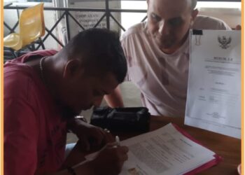 Fahmi saat tandatangani surat kuasa kepada Tengku, Sabtu (6/1).