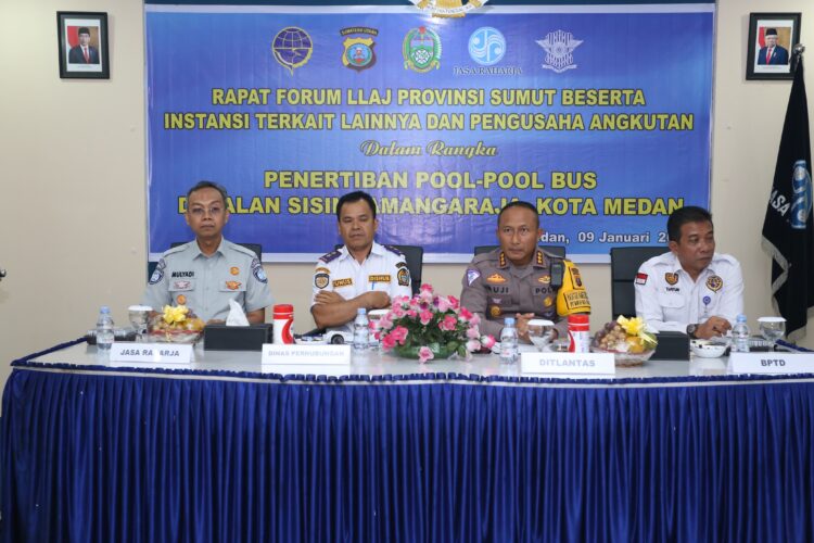 Direktur Lalu Lintas Polda Sumut Kombes. Pol. Muji Ediyanto saat rapat bersama pengoptimalan terminal Amplas Medan, Rabu (10/1).