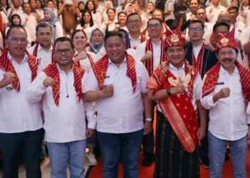 Bupati Toba. Poltak Sitorus bersama Bupati lainya saat musyawarah tingkat Provinsi, Selasa (16/1).