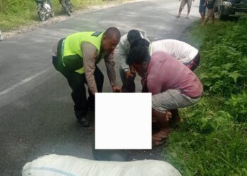 Korban saat diamankan personel Polres Taput dibantu masyarakat, Kamis (18/1).