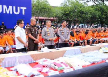 Kapolda Sumut, Irjen. Pol. Agung saat pimpin konferensi pers pengungkapan 2.252 jaringan narkoba, Minggu (21/1).
