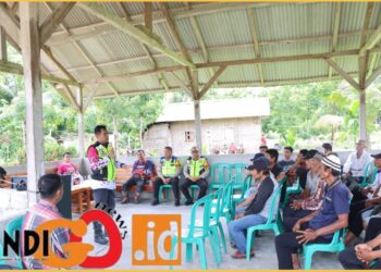 AKBP. Dwi, Kapolres OKU Timur saat menyapa da silaturahmi bersama warga, Sabtu (27/1).